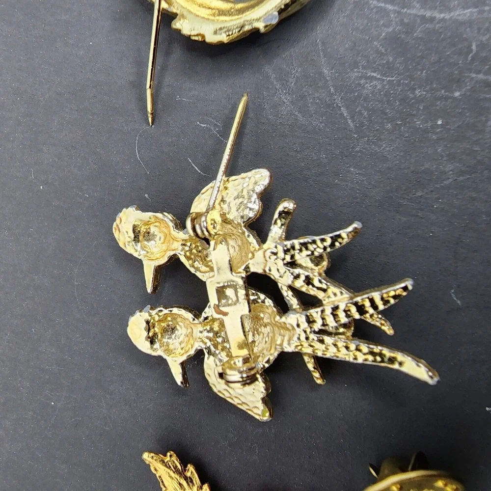 Vintage Lot‎ of 5 Bird Angel Leaf Wreath Gold Tone Brooch Lapel Pins
